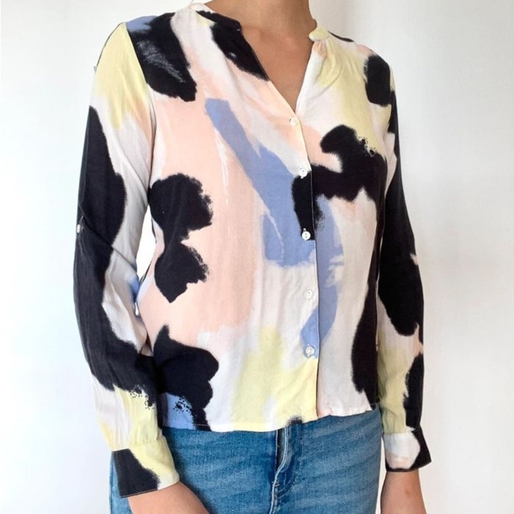 228. Vero moda abstract multi color art blouse small